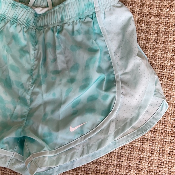 NIKE WOMENS RUNNING SHORTS - Picture 2 of 11